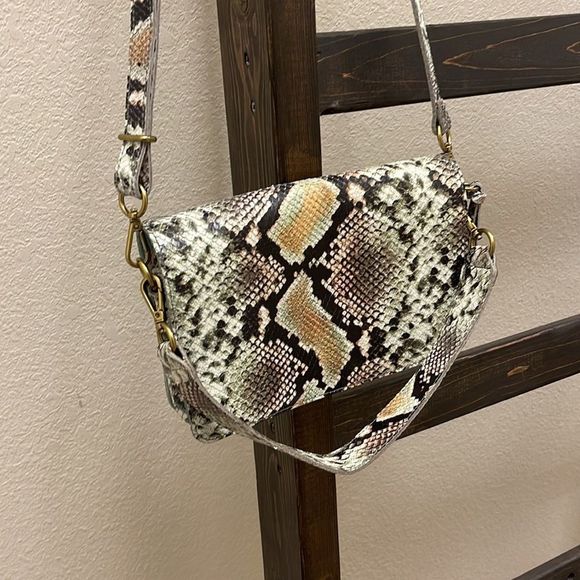 Madewell The Flap Convertible Crossbody Bag in Snake Embossed Leather - Picture 3 of 6